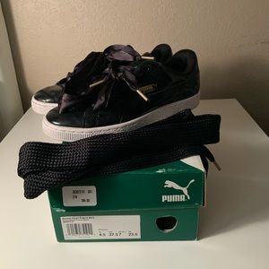 Women’s Puma Heart Sneakers, Size 7